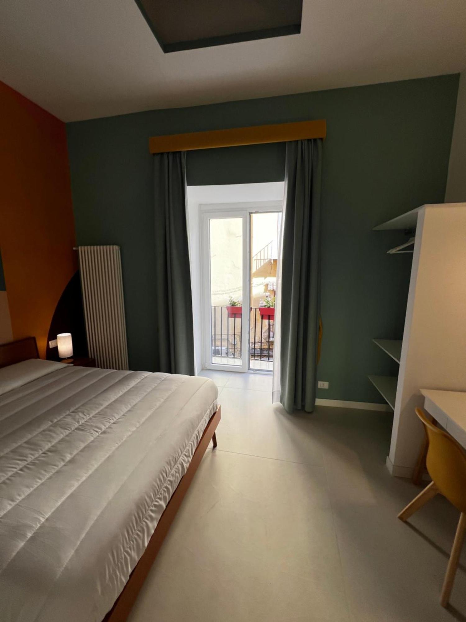 Bed & Breakfast Spaccanapoli 56 Екстер'єр фото